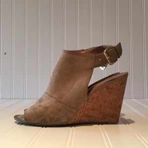 Nine West Suede Taupe Wedges Sz 7.5